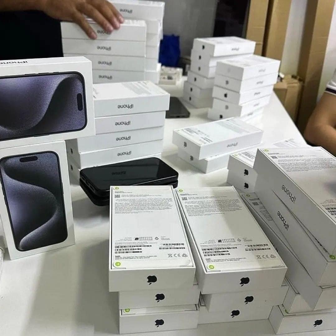 Mix Phones pallet (iPhones , Samsung, Pixel) 24 pieces per pallet